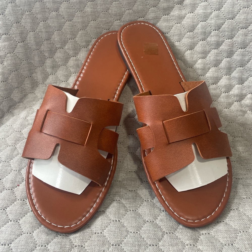 Elegant Tan and White Women's Sandals